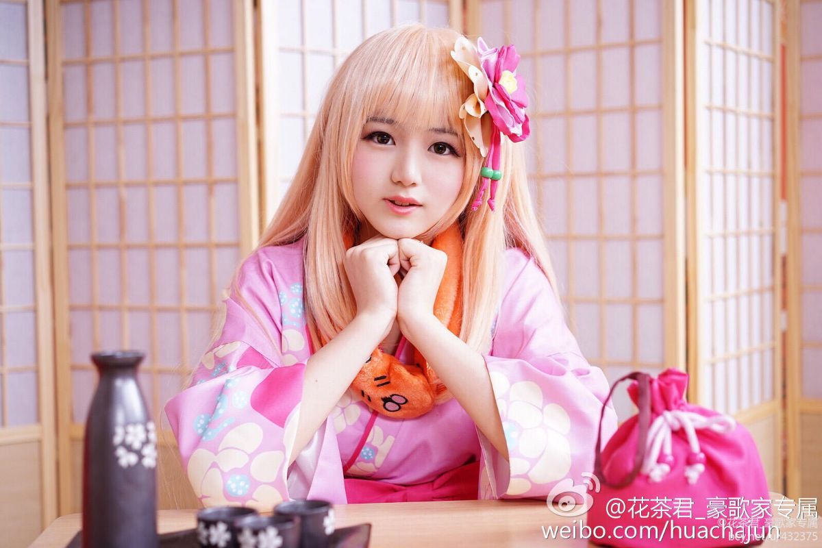 "Cô gái khô khan" chôn cất ít ôn hòa của tháng đầu tiên Kimono c o s p l a y