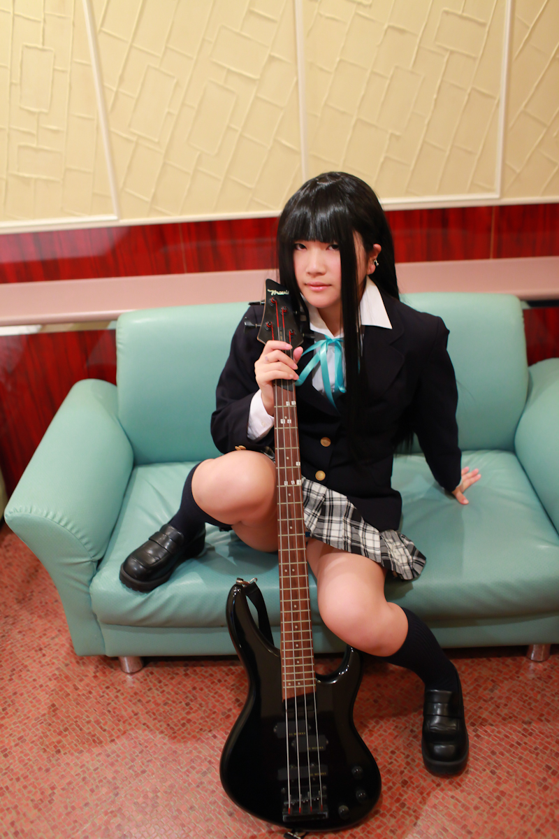 [Thời gian cosplay] Kuchuchu Mio (đồng phục sọc)