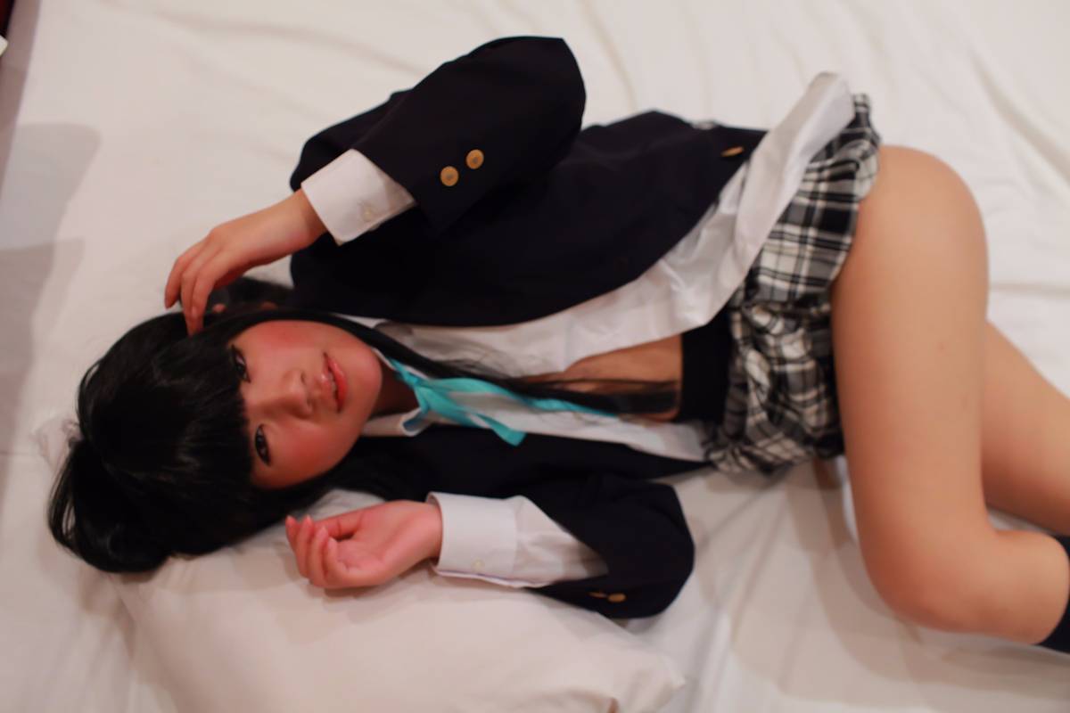 [Thời gian cosplay] Kuchuchu Mio (đồng phục sọc)