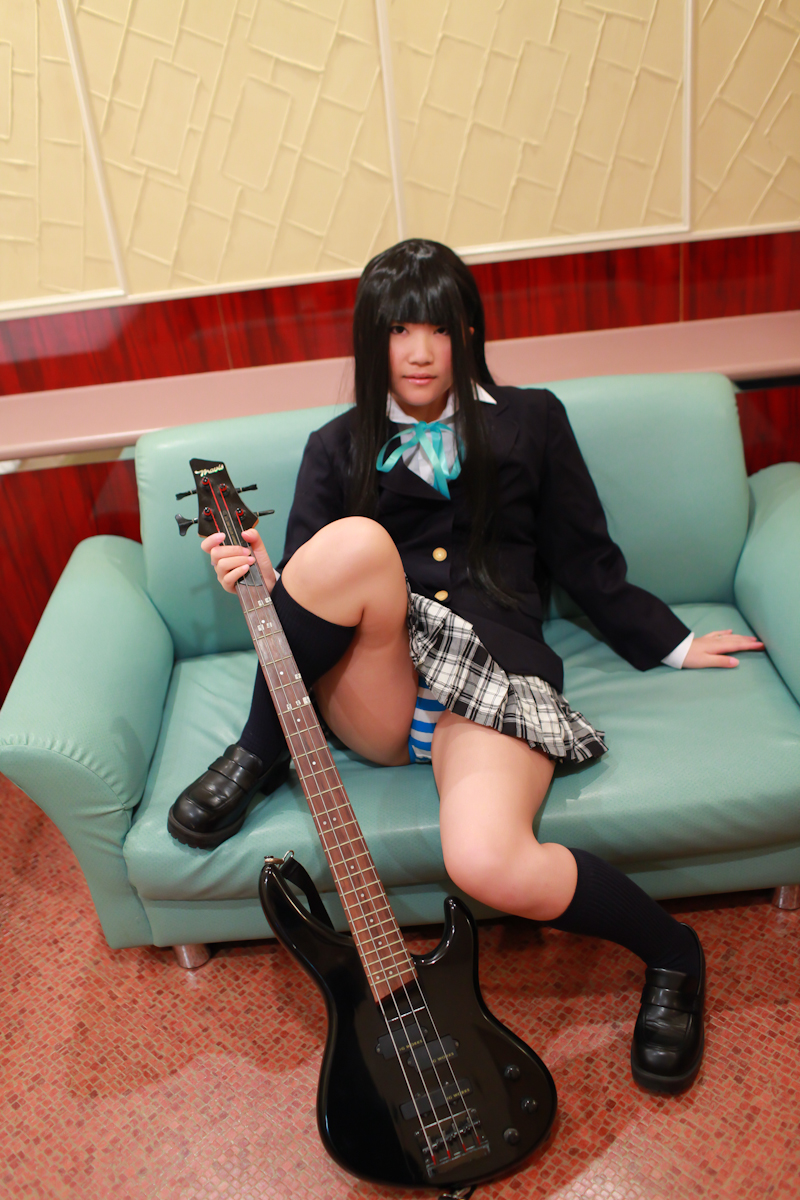 [Thời gian cosplay] Kuchuchu Mio (đồng phục sọc)