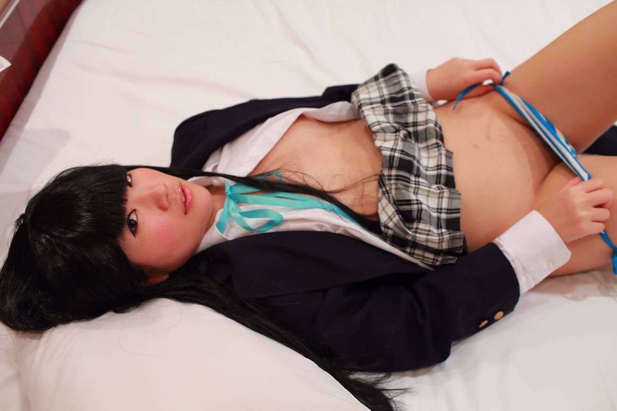 [Thời gian cosplay] Kuchuchu Mio (đồng phục sọc)