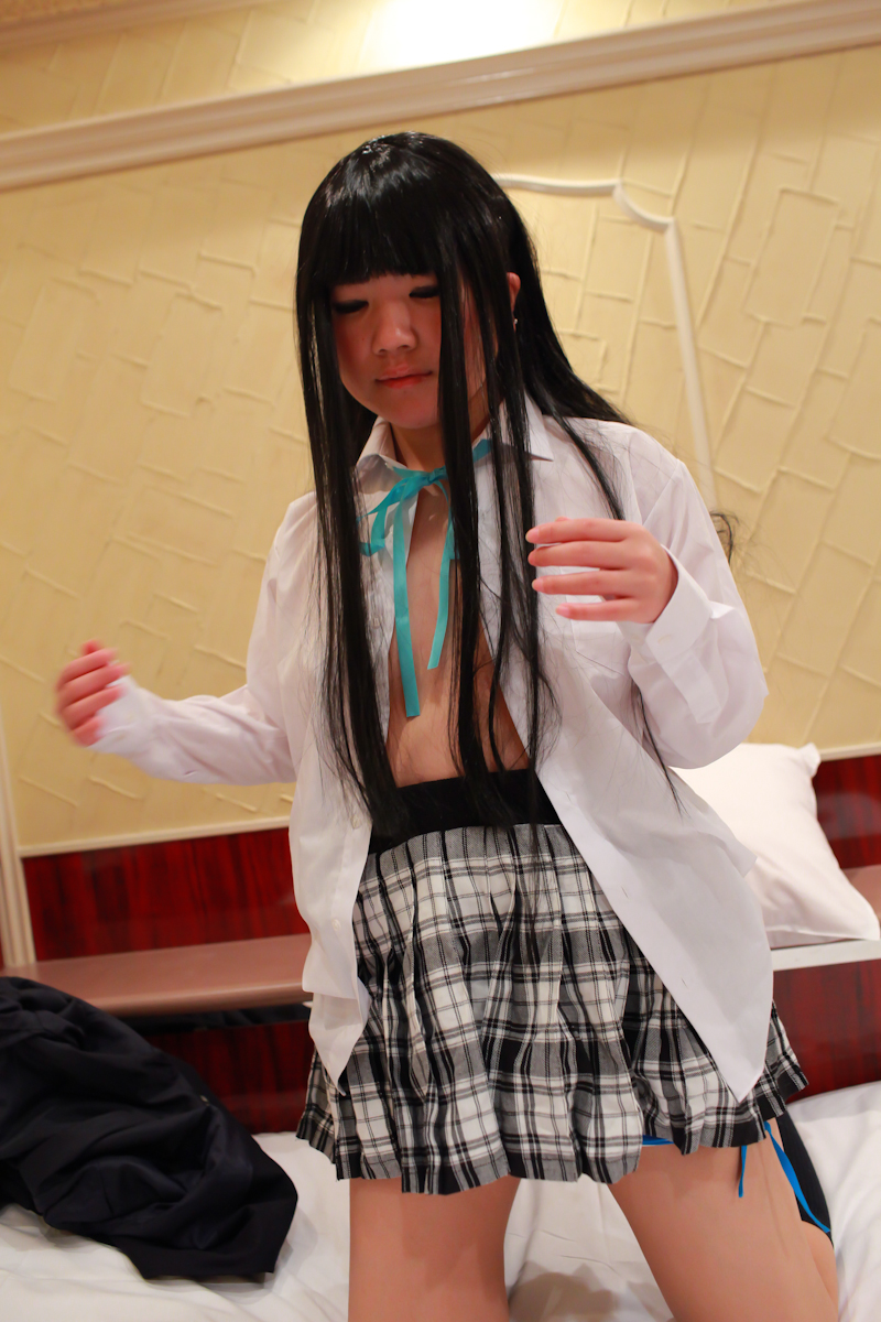 [Thời gian cosplay] Kuchuchu Mio (đồng phục sọc)