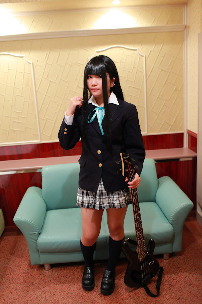 [Thời gian cosplay] Kuchuchu Mio (đồng phục sọc)