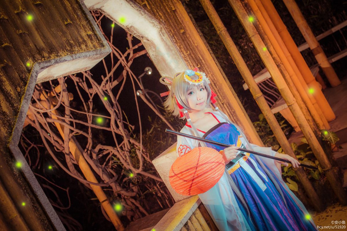 Luo Tianyi đi cùng bạn để tổ chức lễ kỷ niệm lễ kỷ niệm giữa mùa thu c o s