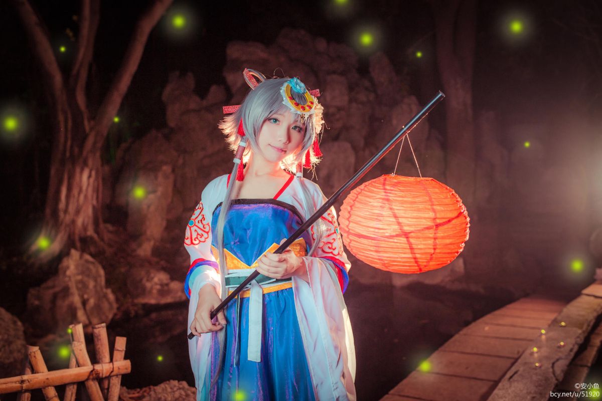 Luo Tianyi đi cùng bạn để tổ chức lễ kỷ niệm lễ kỷ niệm giữa mùa thu c o s