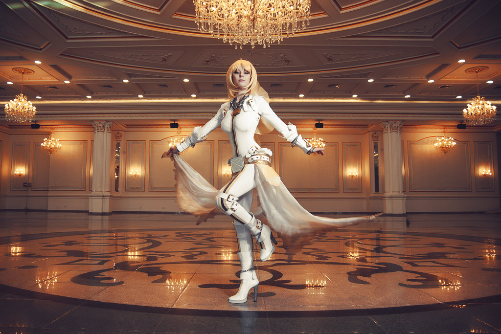 [Debarmonica] Saber Bride Cosplay của Helly von Valentine