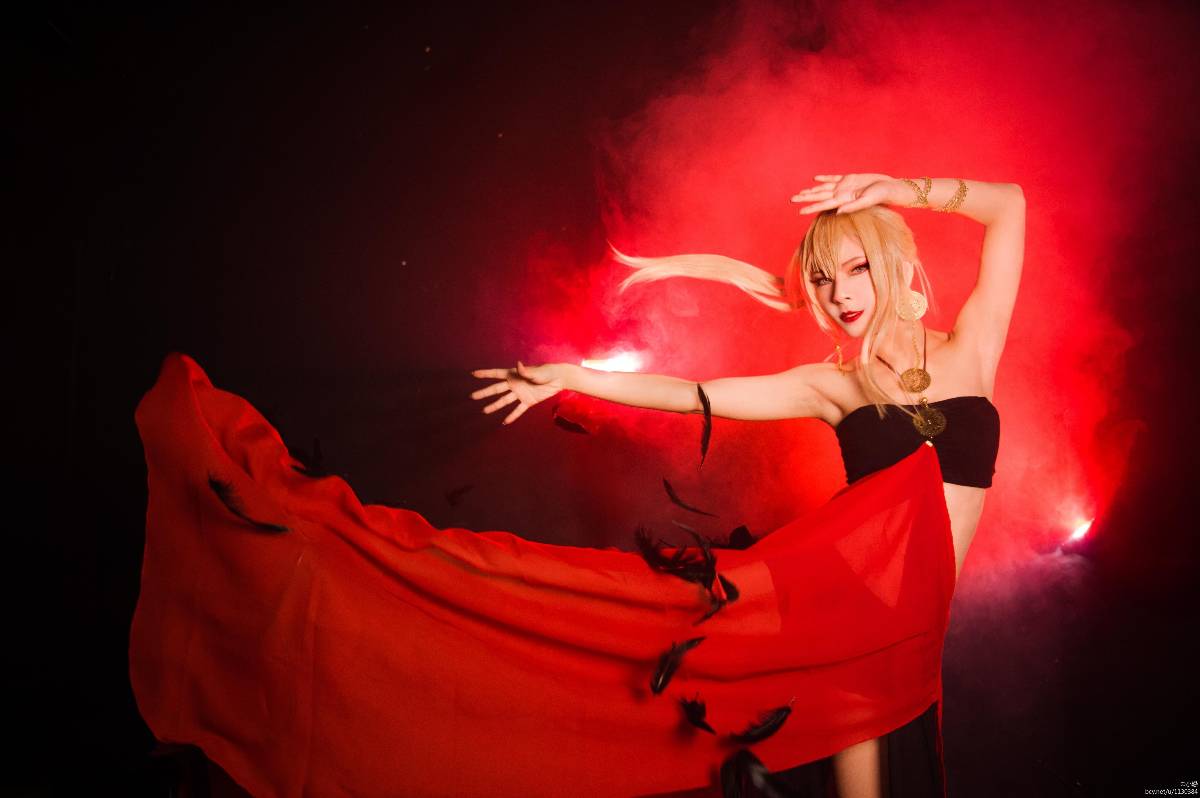 "Ngôi sao vạn hoa" Layla's Salome Layla Hamilton C O S P L A Y