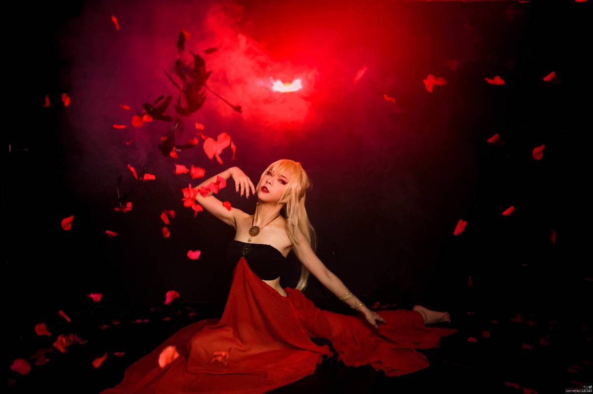 "Ngôi sao vạn hoa" Layla's Salome Layla Hamilton C O S P L A Y