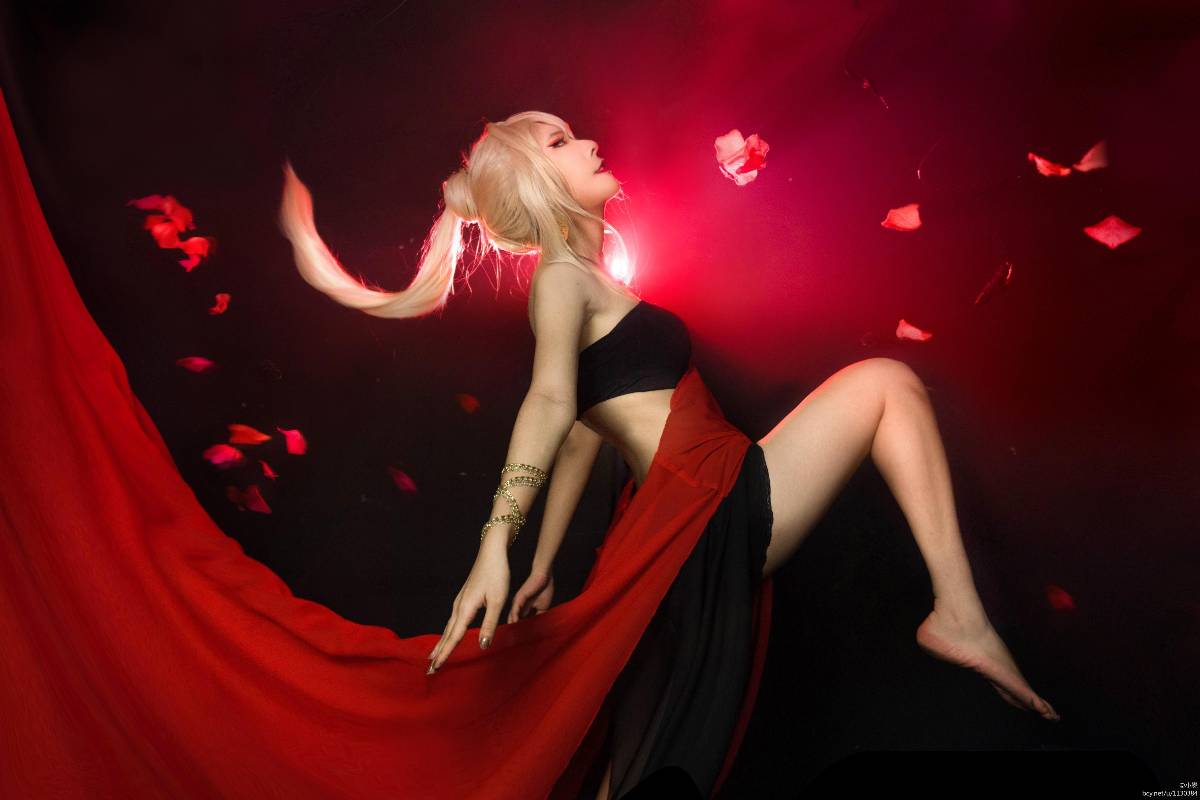 "Ngôi sao vạn hoa" Layla's Salome Layla Hamilton C O S P L A Y