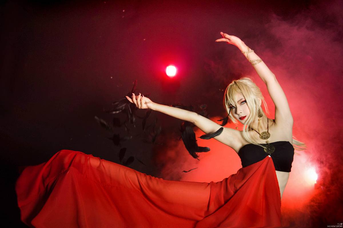 "Ngôi sao vạn hoa" Layla's Salome Layla Hamilton C O S P L A Y