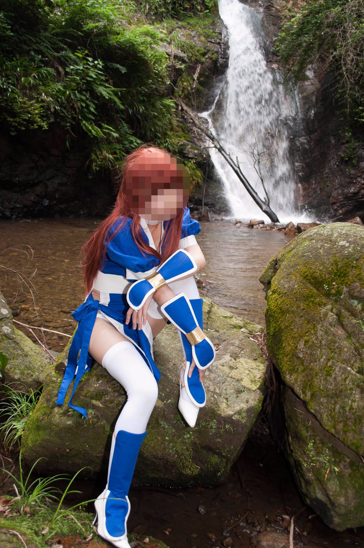 [Chết hoặc sống] màu xanh ...