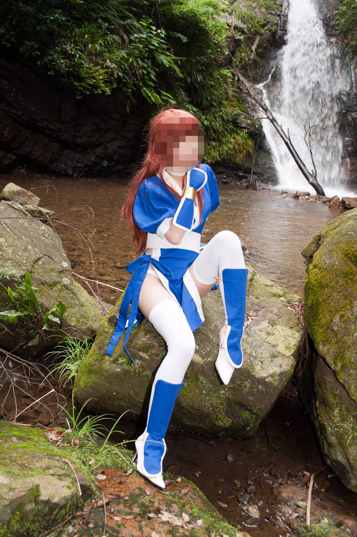 [Chết hoặc sống] màu xanh ...