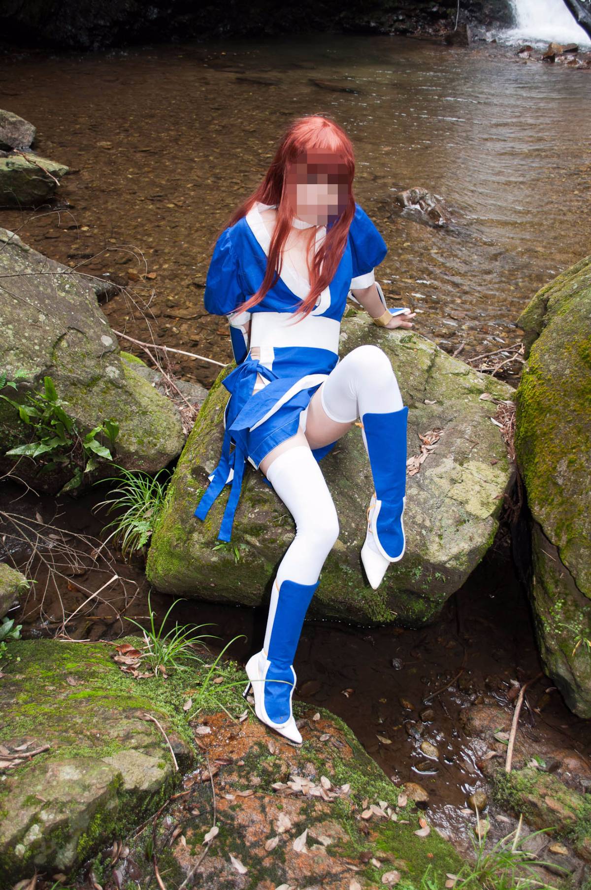 [Chết hoặc sống] màu xanh ...