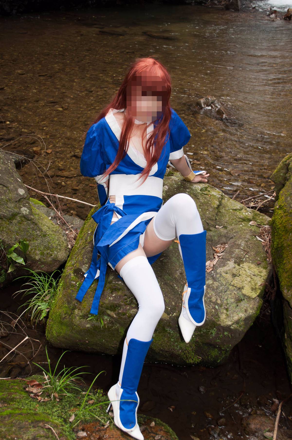 [Chết hoặc sống] màu xanh ...