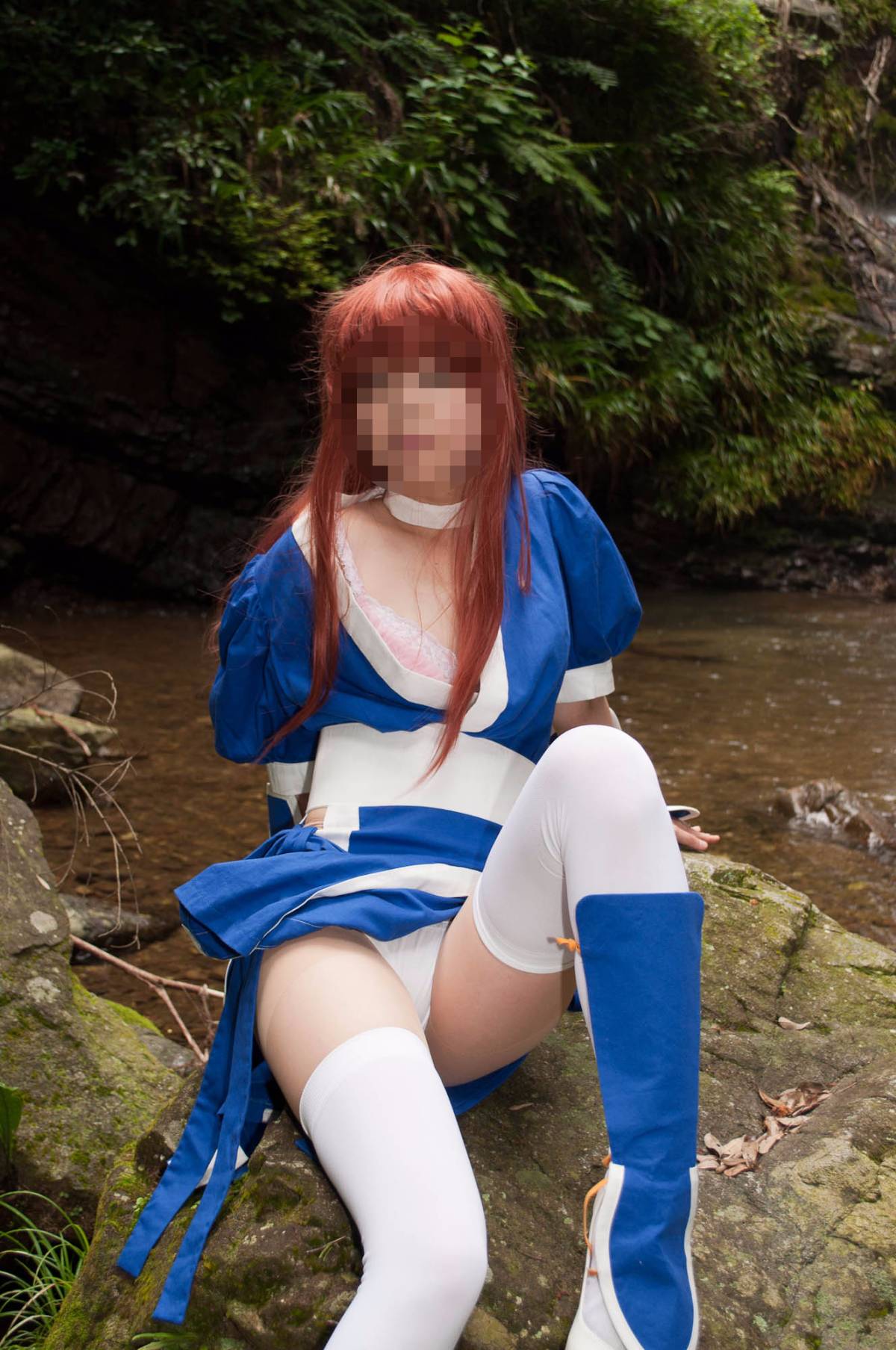 [Chết hoặc sống] màu xanh ...