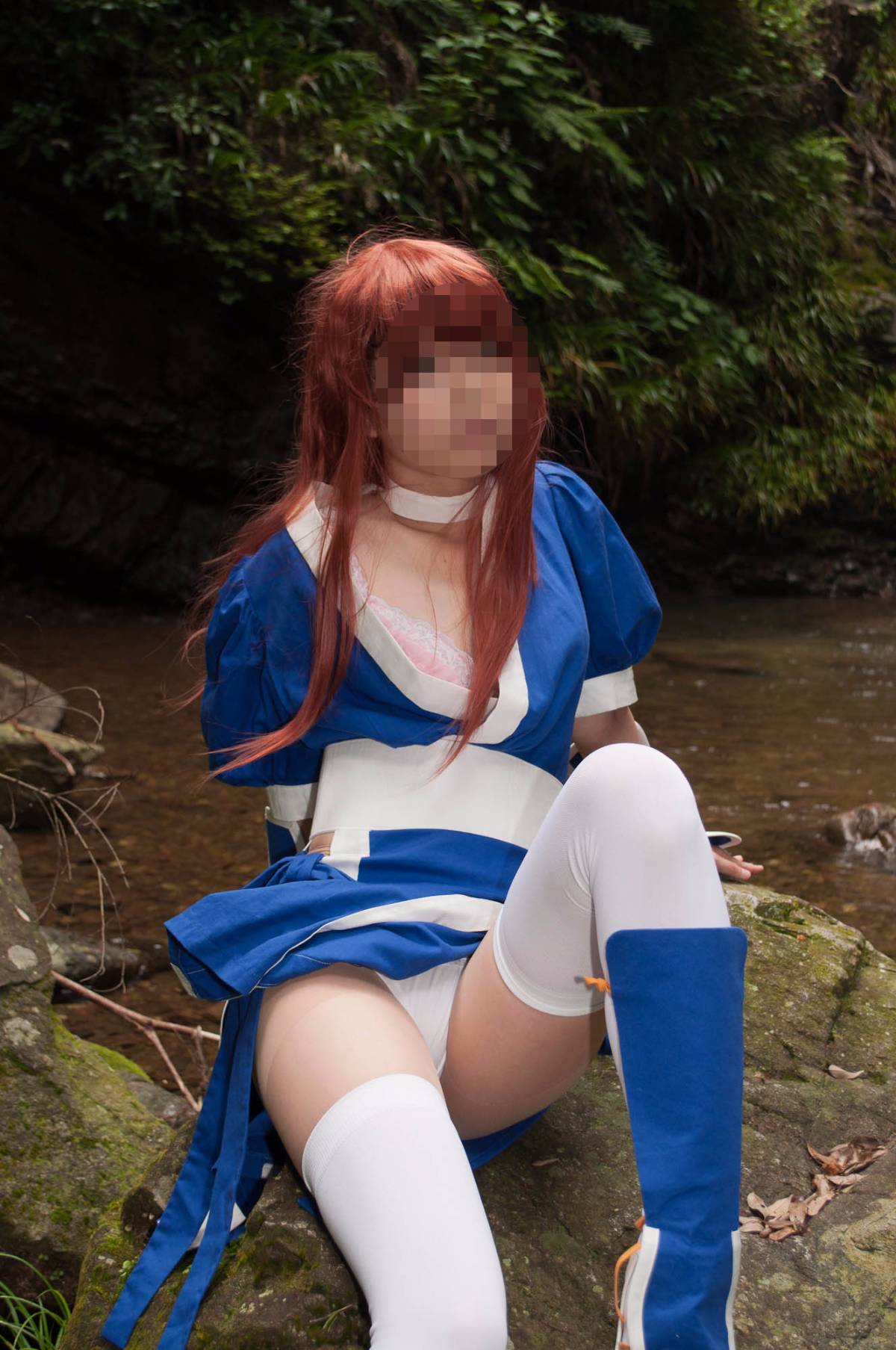 [Chết hoặc sống] màu xanh ...