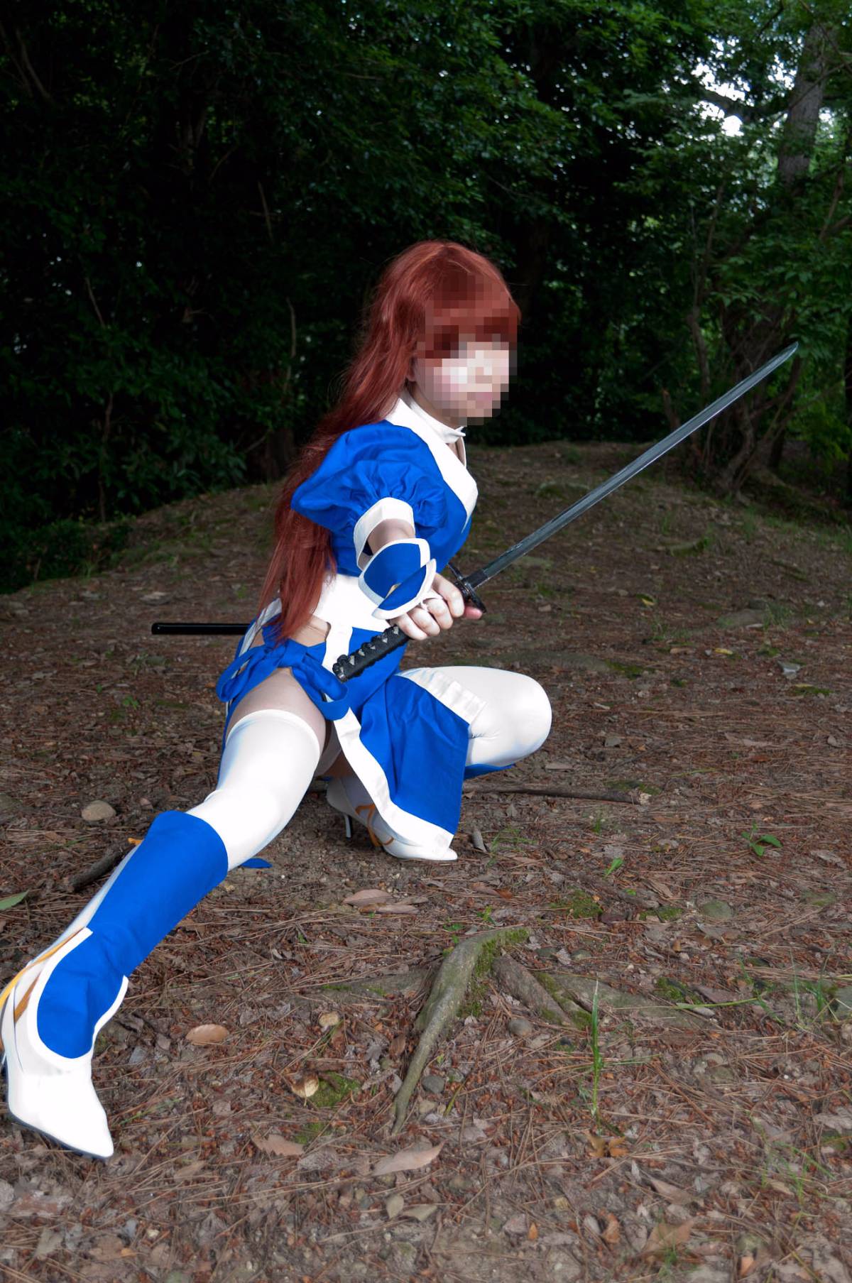 [Chết hoặc sống] màu xanh ...