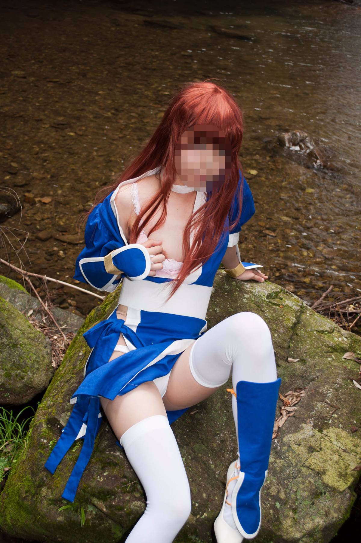 [Chết hoặc sống] màu xanh ...