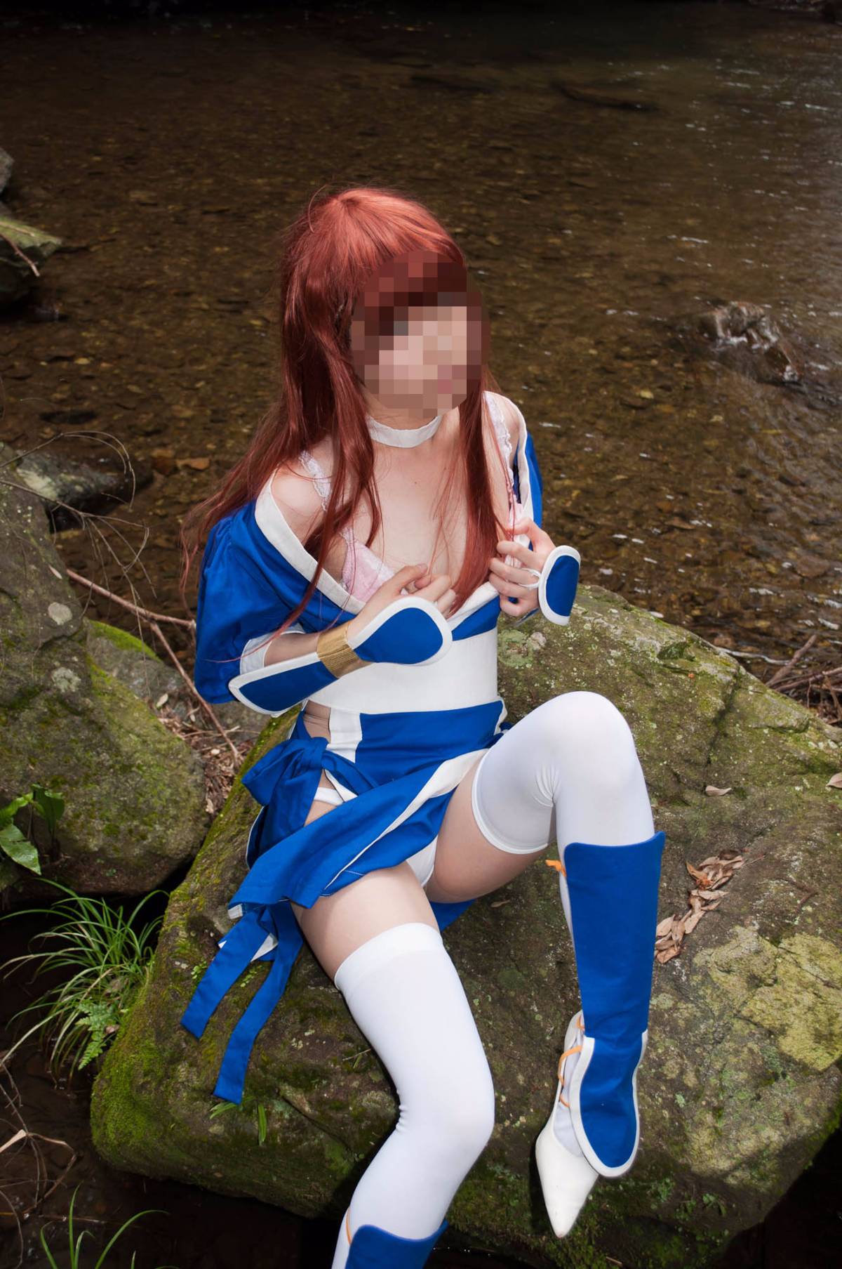 [Chết hoặc sống] màu xanh ...