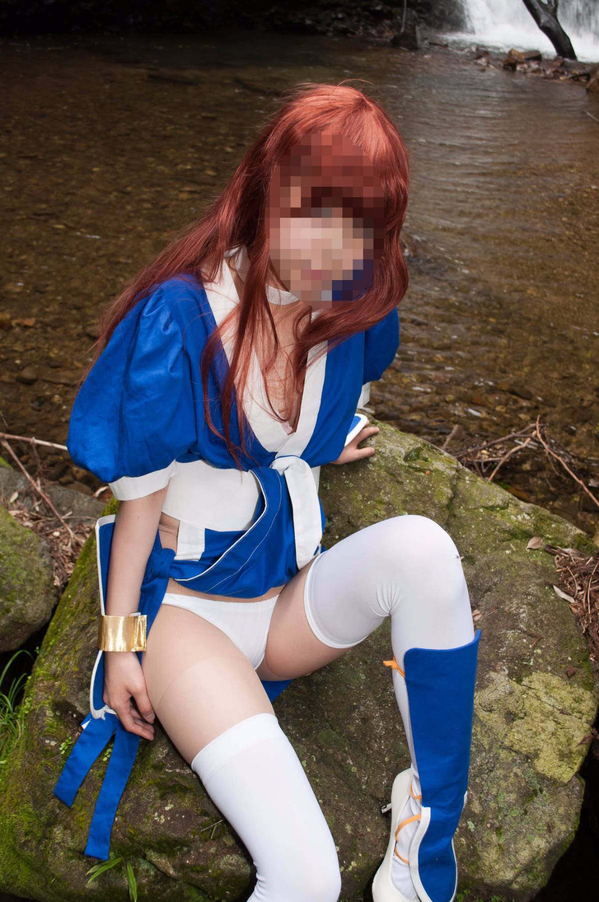 [Chết hoặc sống] màu xanh ...