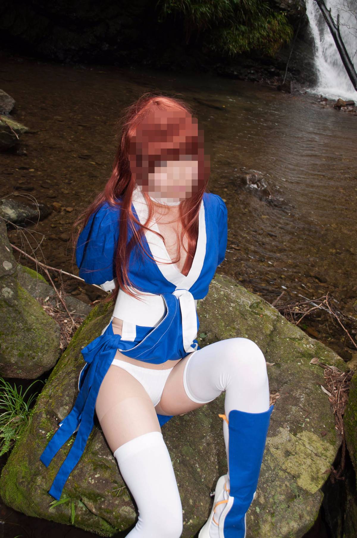 [Chết hoặc sống] màu xanh ...