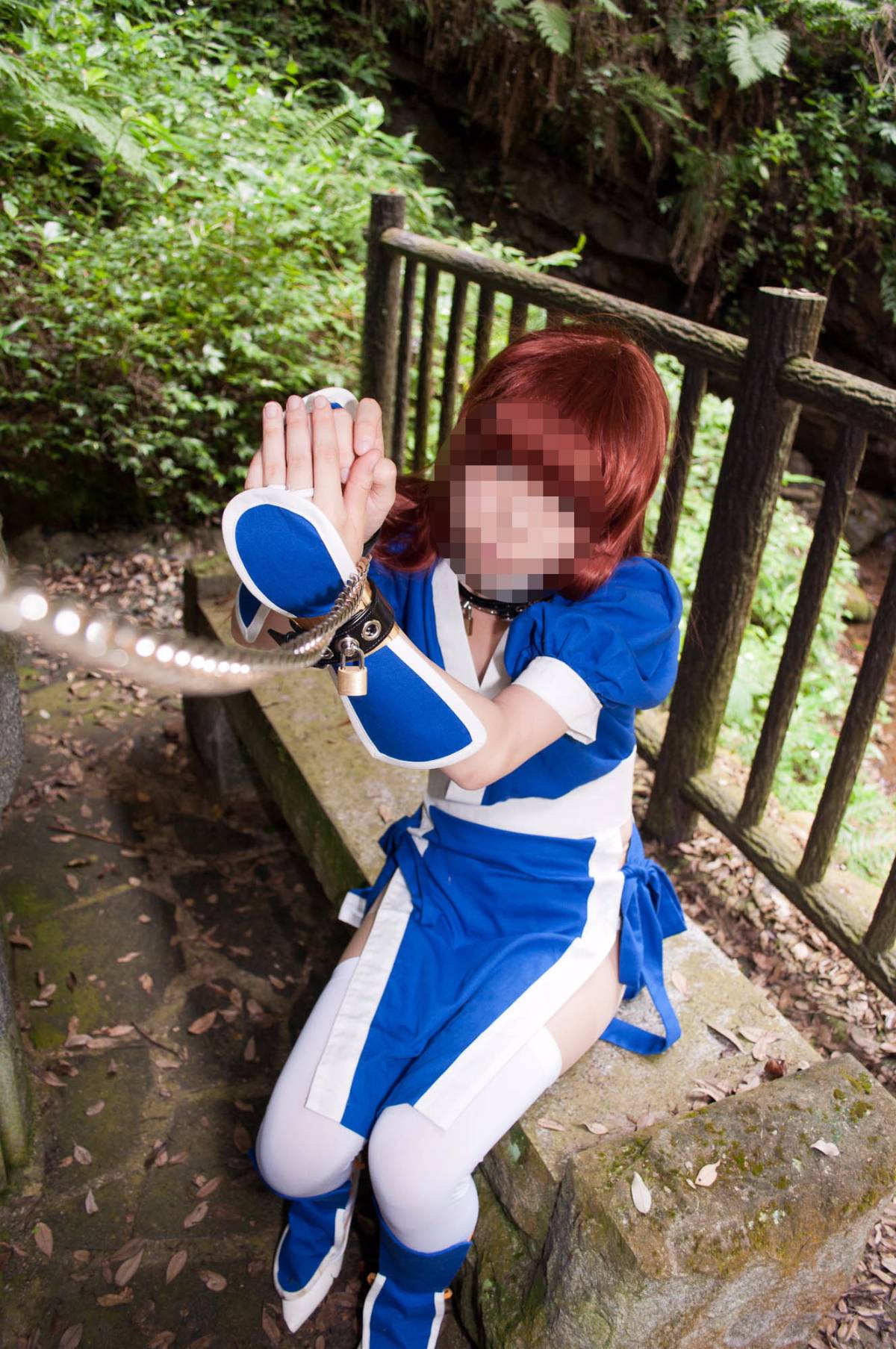 [Chết hoặc sống] màu xanh ...