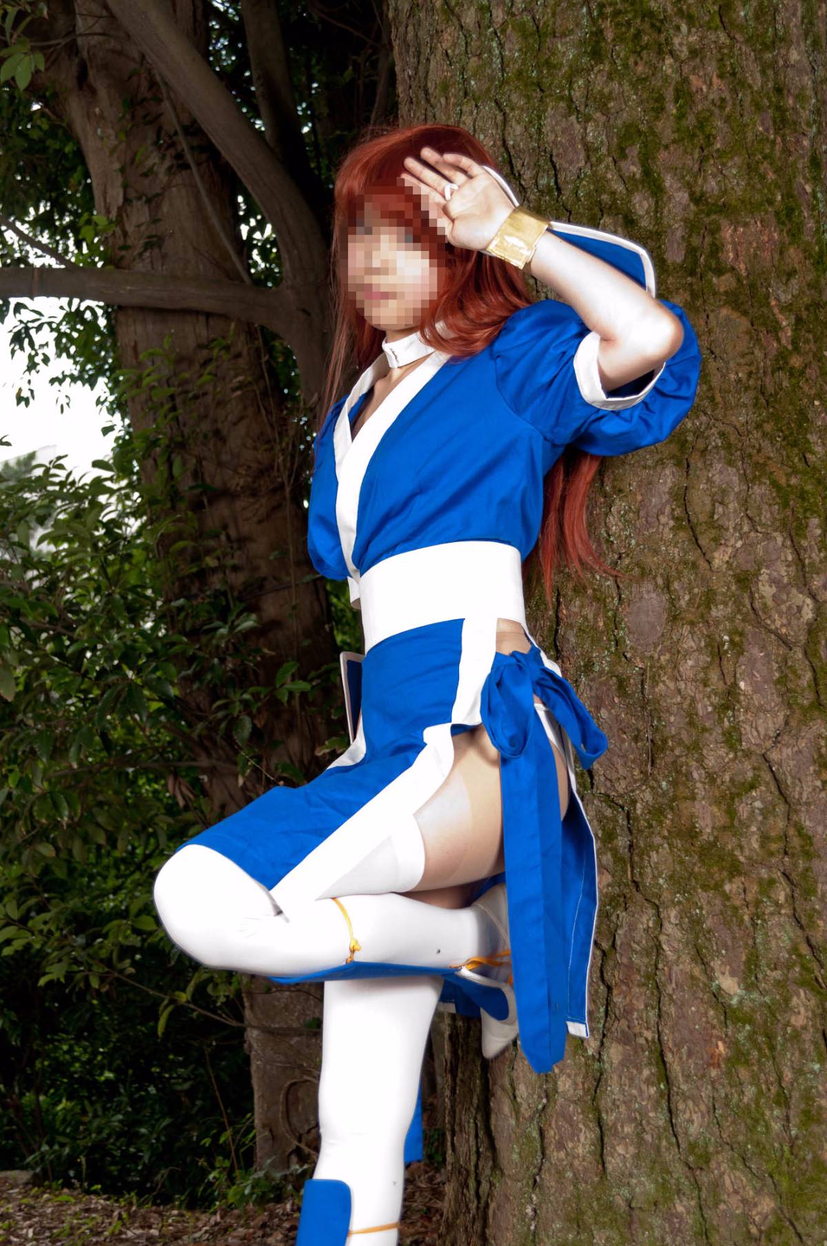 [Chết hoặc sống] màu xanh ...