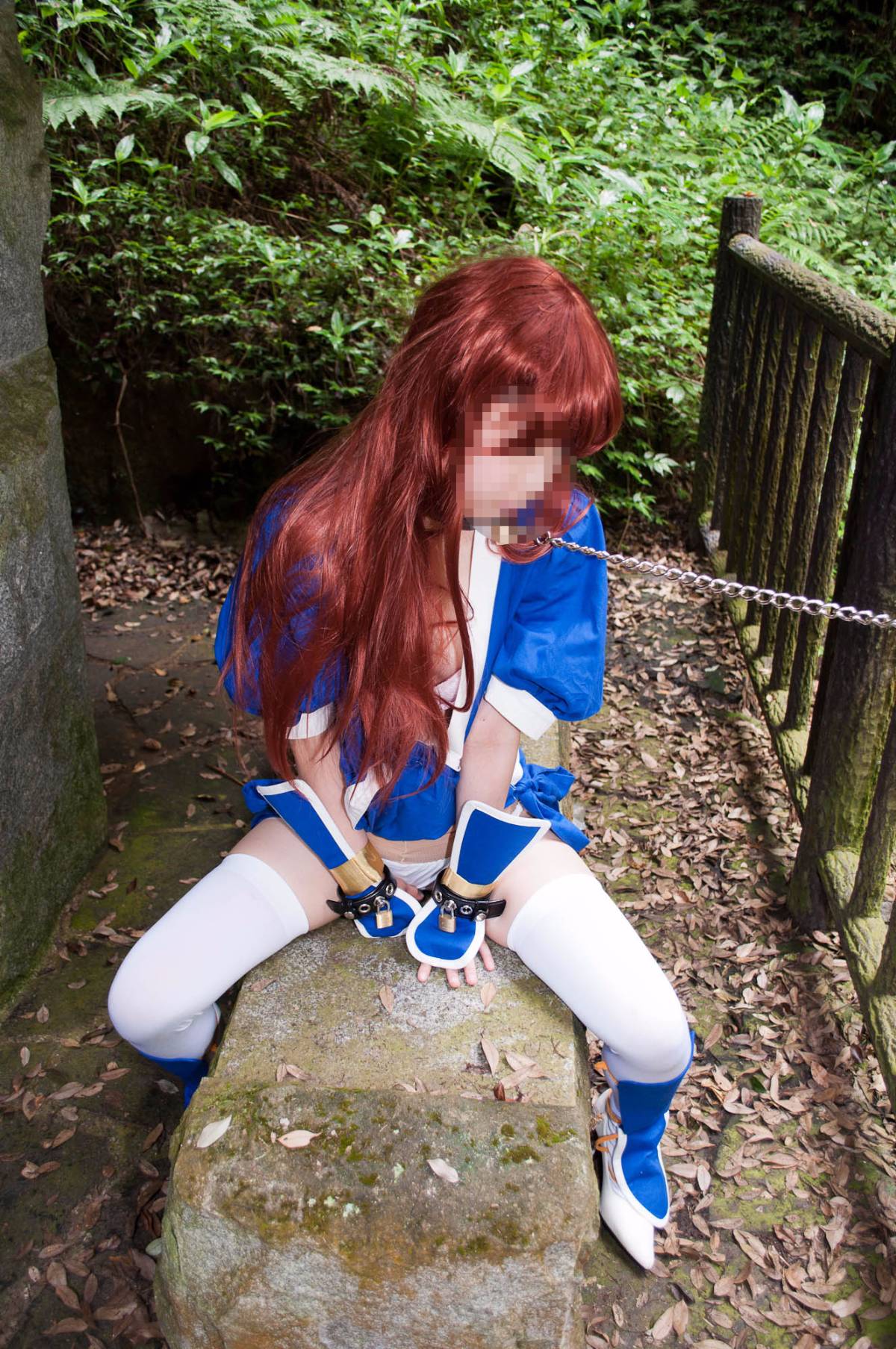 [Chết hoặc sống] màu xanh ...