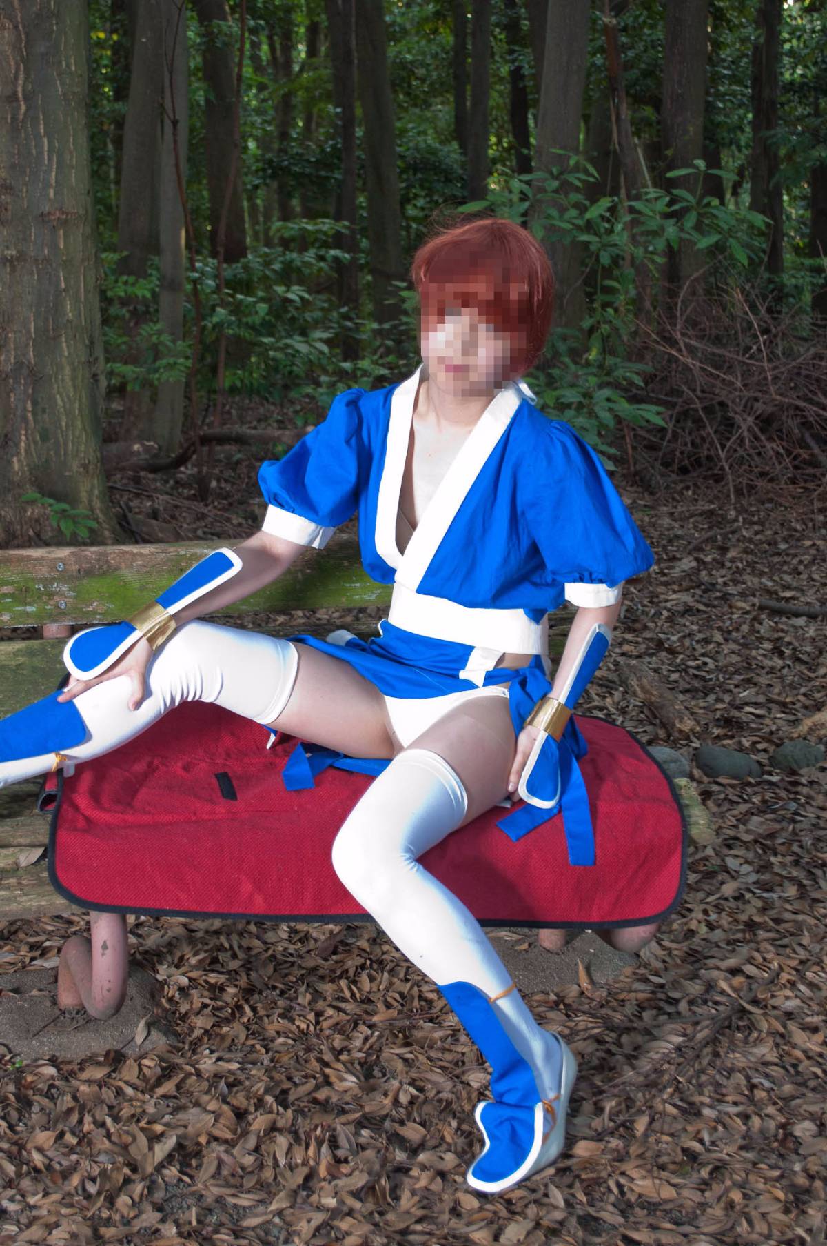 [Chết hoặc sống] màu xanh ...