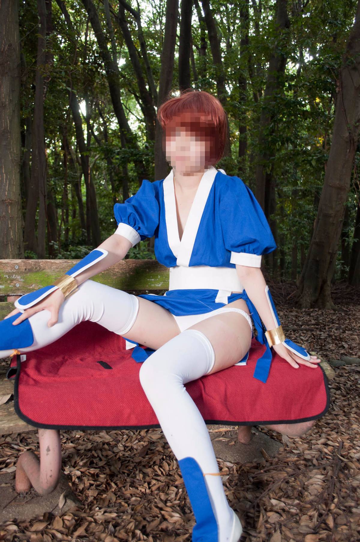 [Chết hoặc sống] màu xanh ...