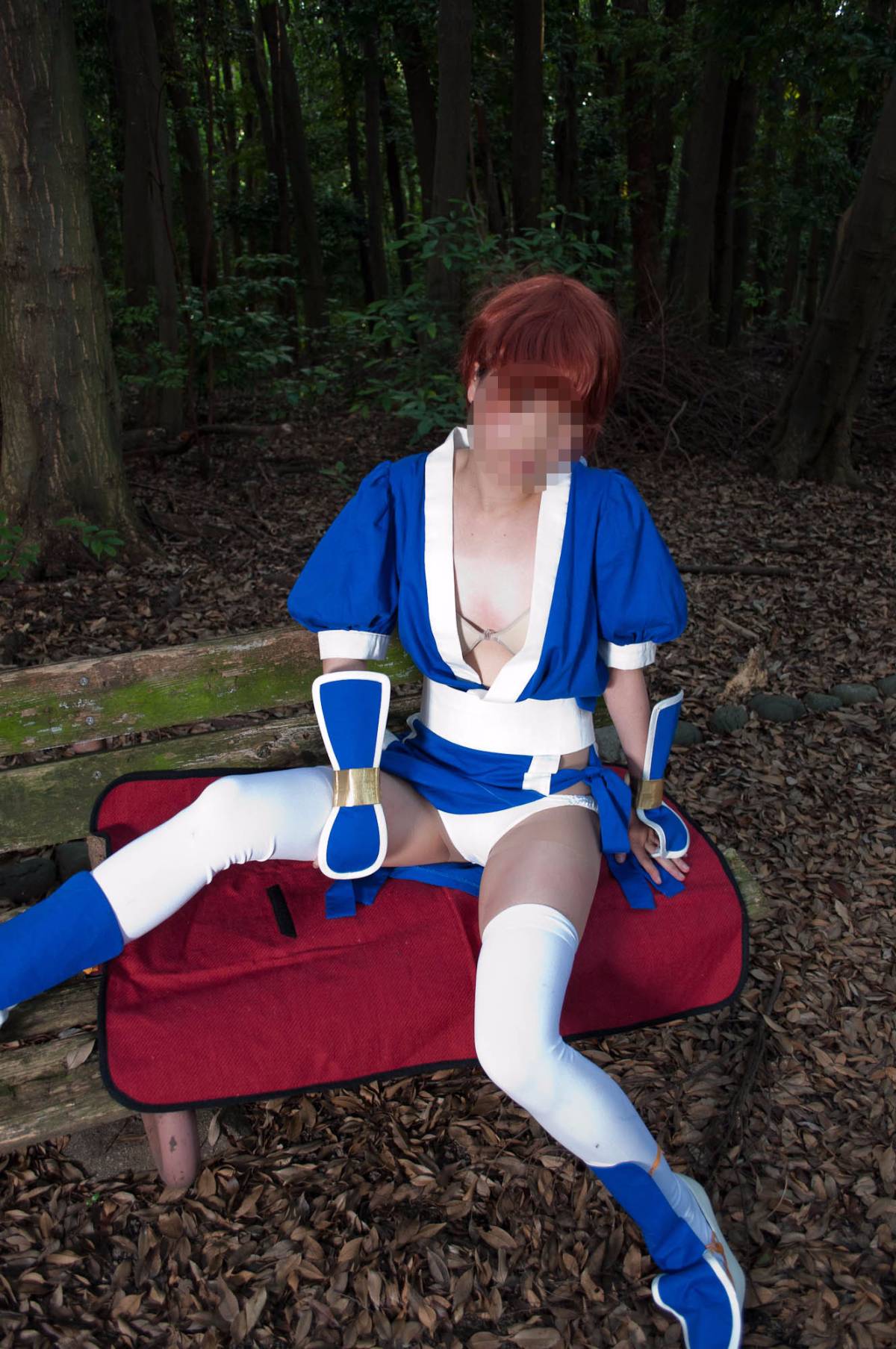 [Chết hoặc sống] màu xanh ...