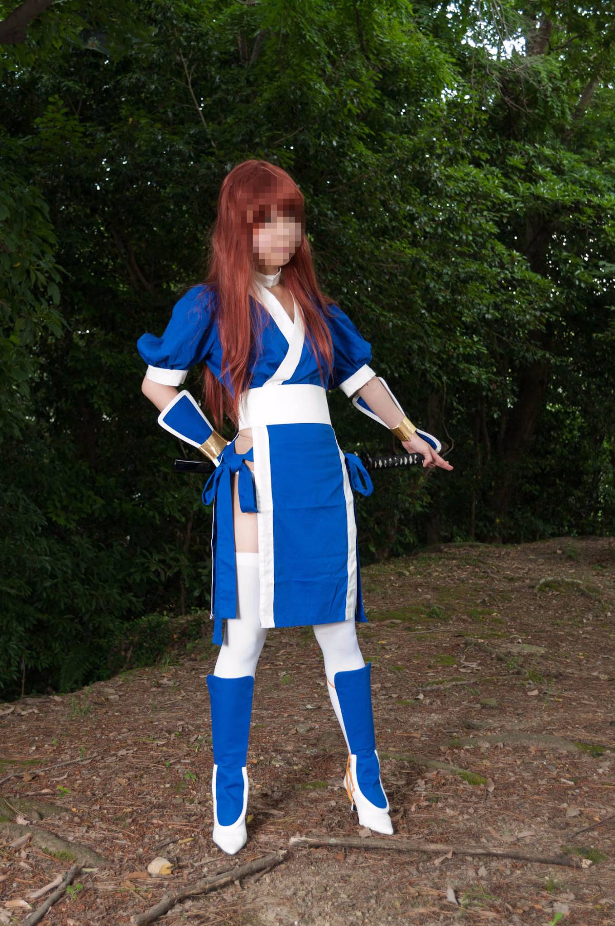 [Chết hoặc sống] màu xanh ...