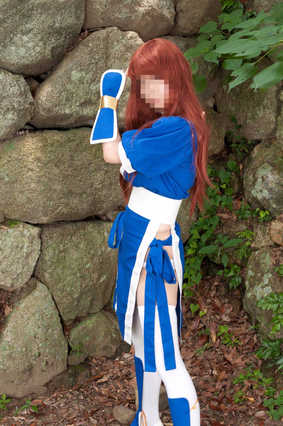 [Chết hoặc sống] màu xanh ...