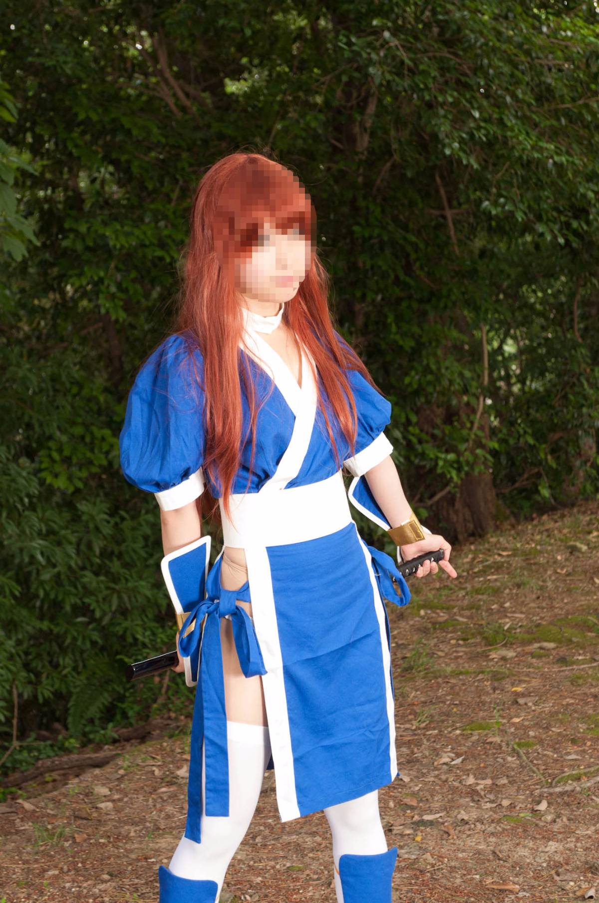 [Chết hoặc sống] màu xanh ...