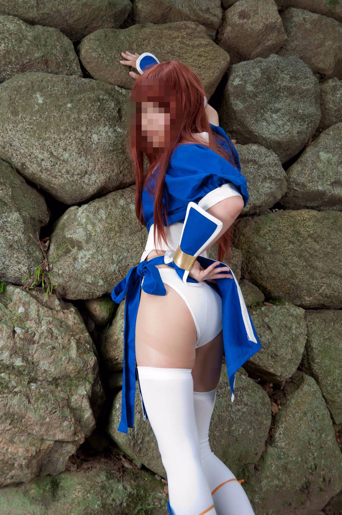 [Chết hoặc sống] màu xanh ...