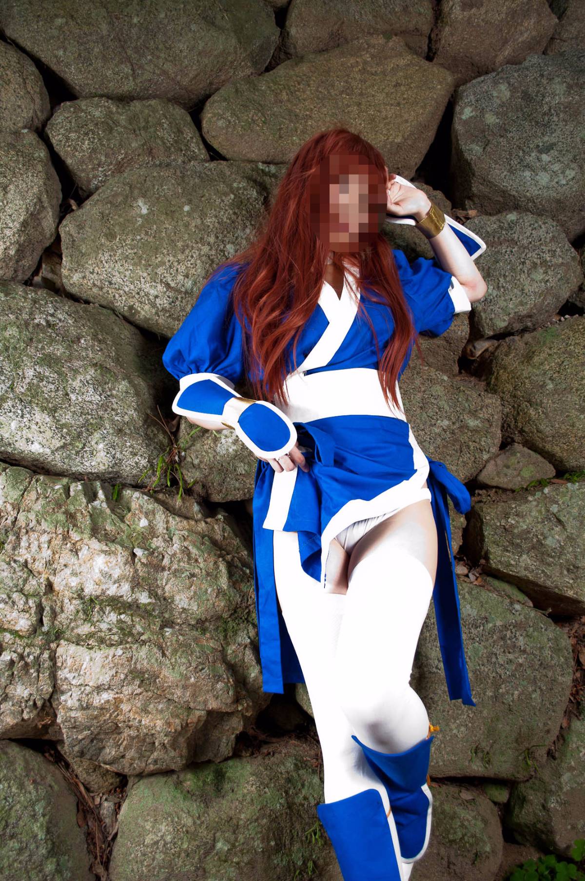 [Chết hoặc sống] màu xanh ...