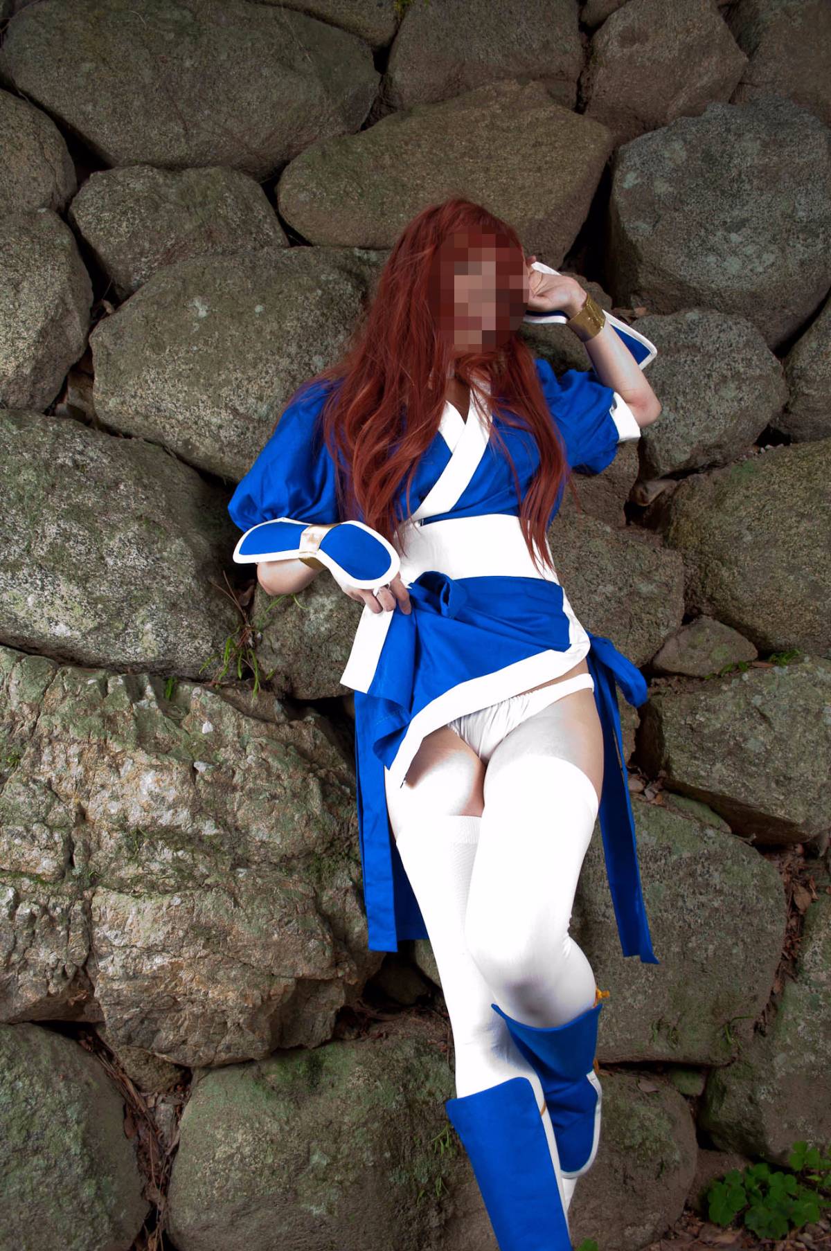 [Chết hoặc sống] màu xanh ...