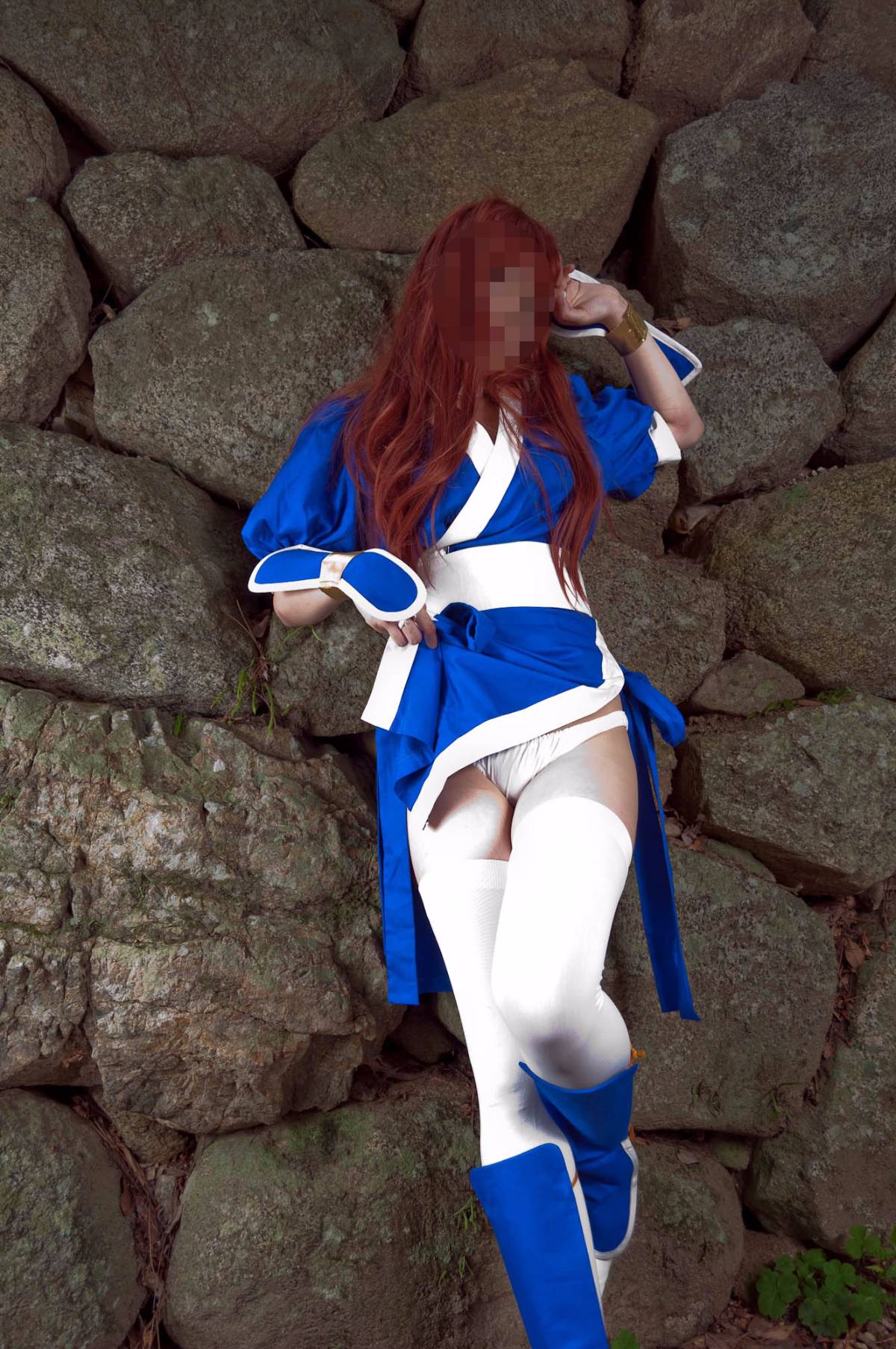 [Chết hoặc sống] màu xanh ...