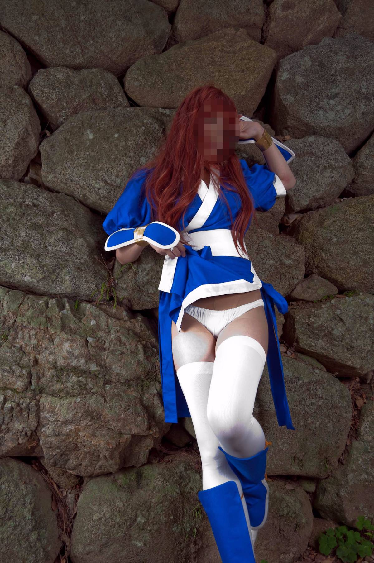 [Chết hoặc sống] màu xanh ...