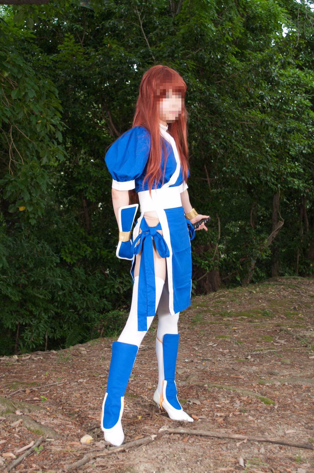 [Chết hoặc sống] màu xanh ...