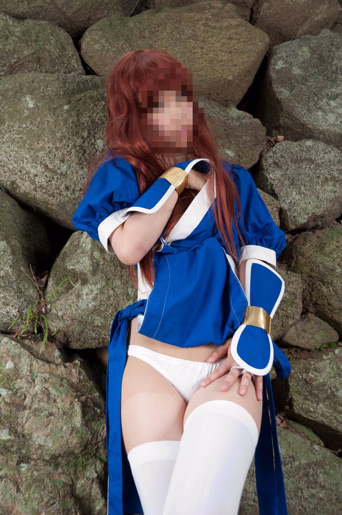 [Chết hoặc sống] màu xanh ...