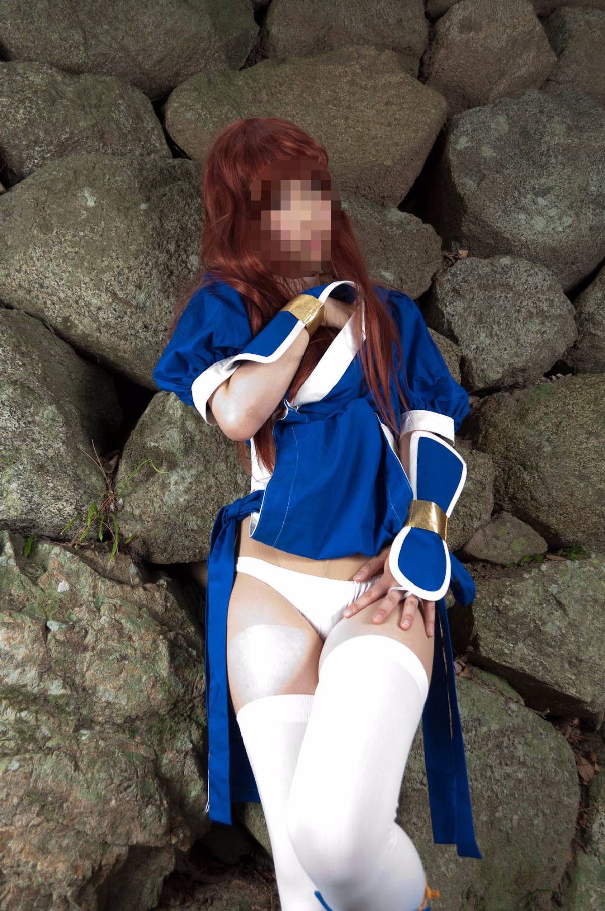 [Chết hoặc sống] màu xanh ...