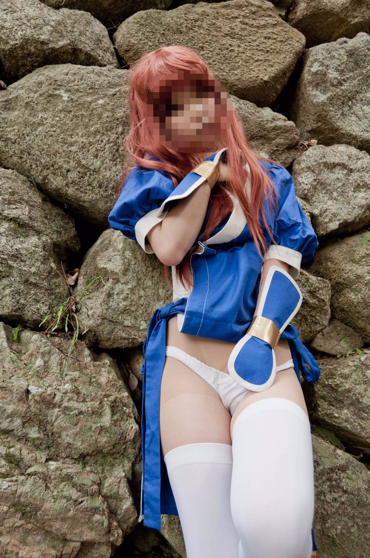 [Chết hoặc sống] màu xanh ...