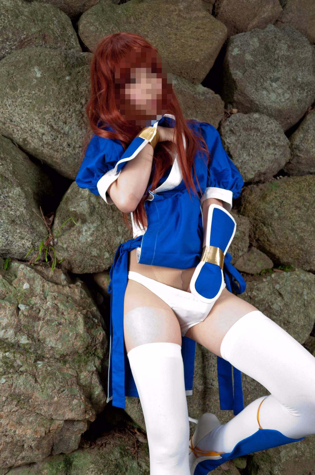 [Chết hoặc sống] màu xanh ...