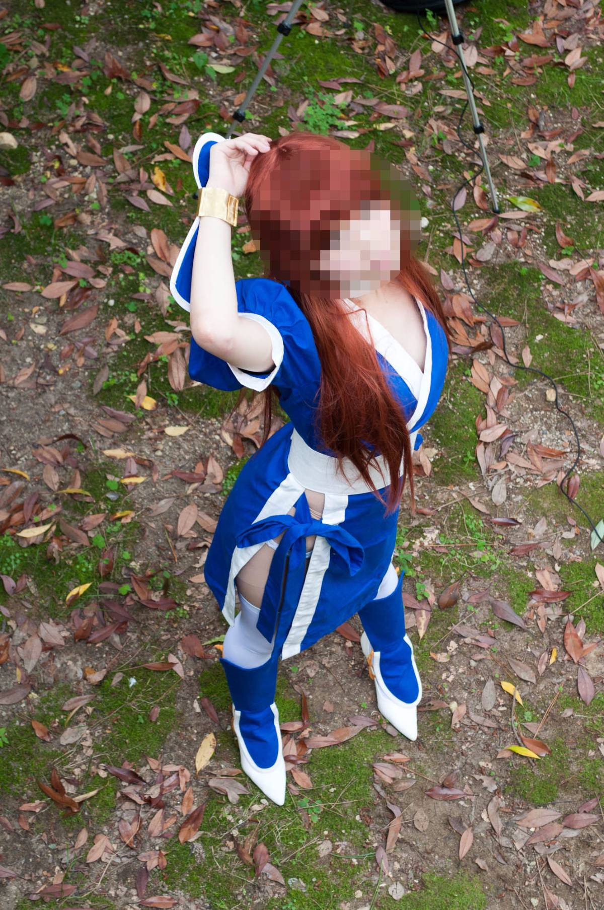 [Chết hoặc sống] màu xanh ...