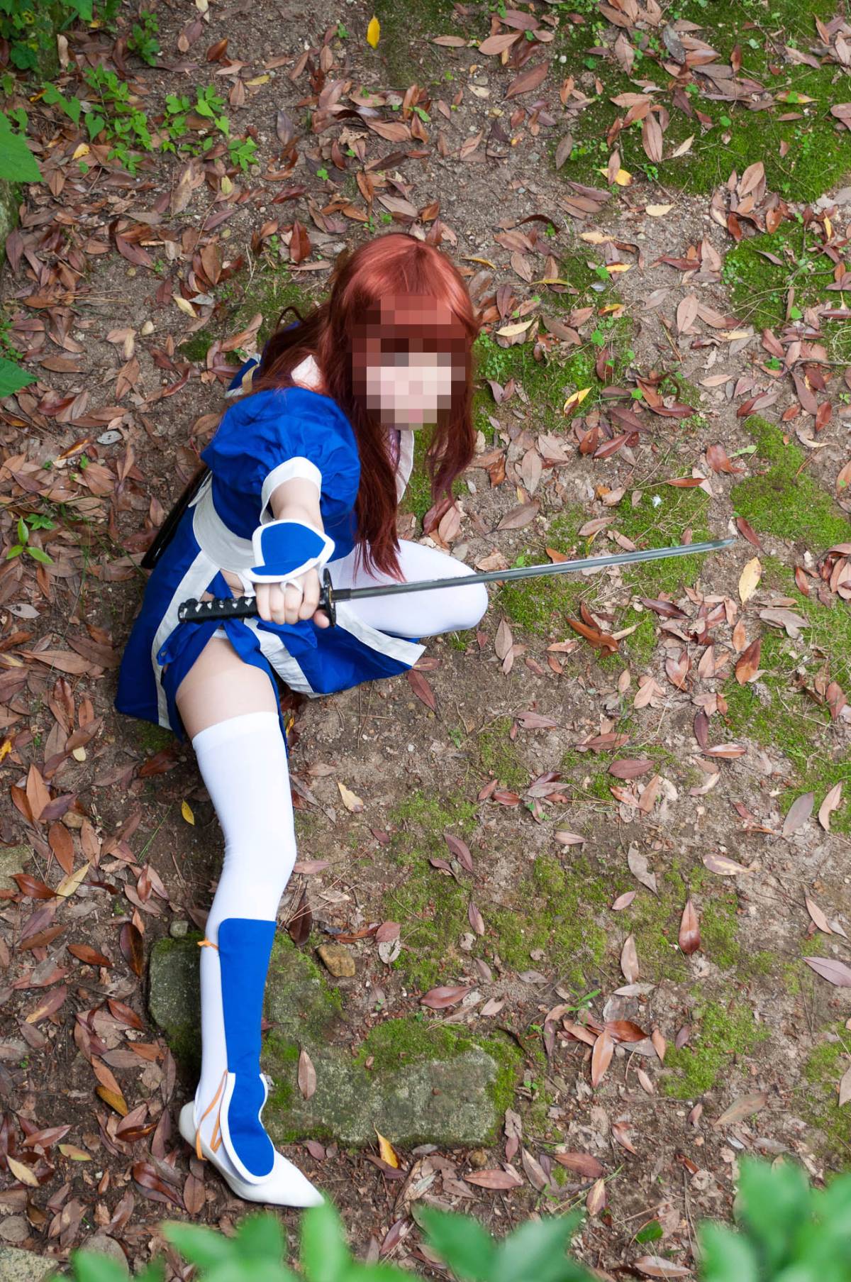 [Chết hoặc sống] màu xanh ...