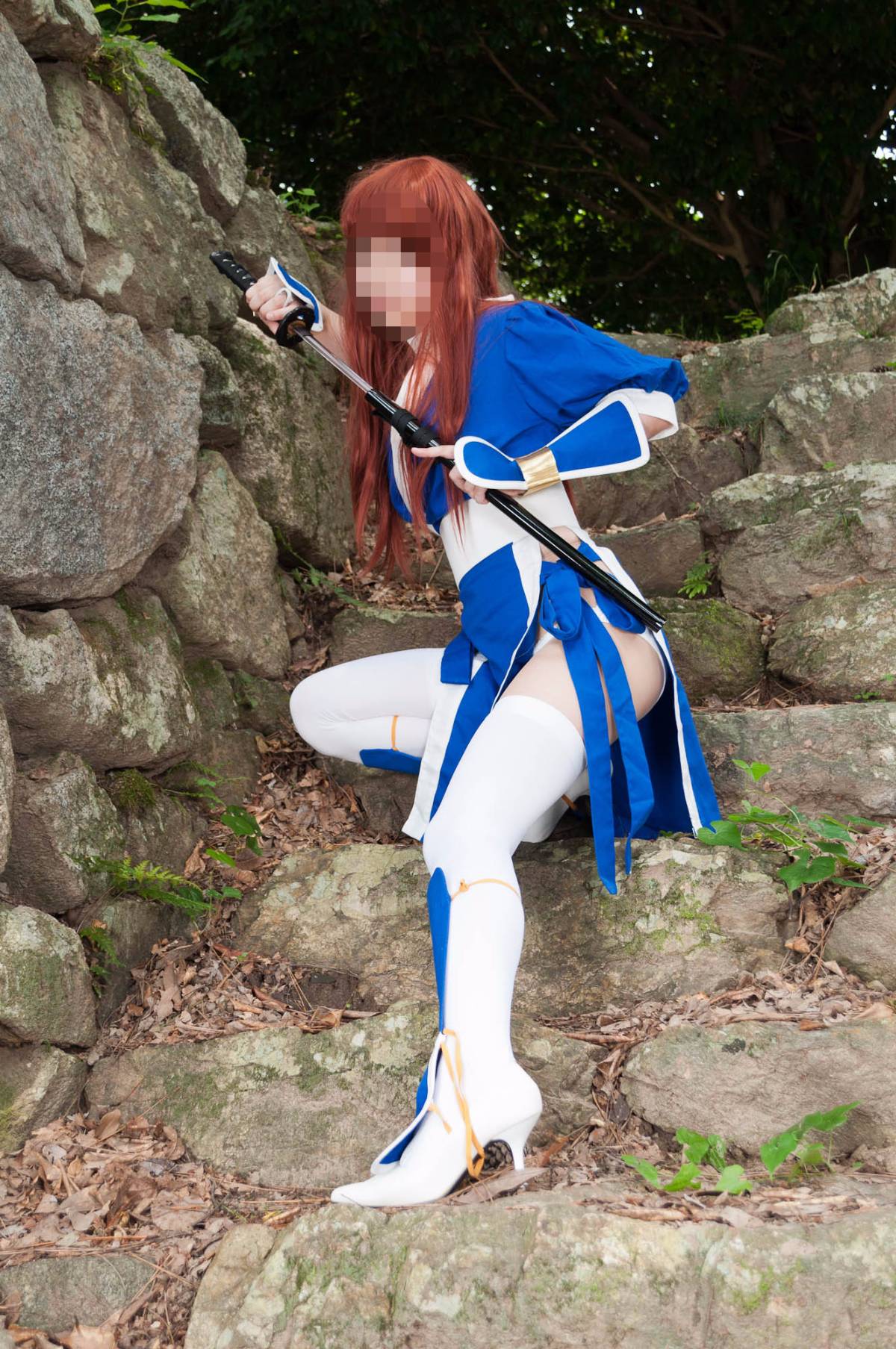 [Chết hoặc sống] màu xanh ...