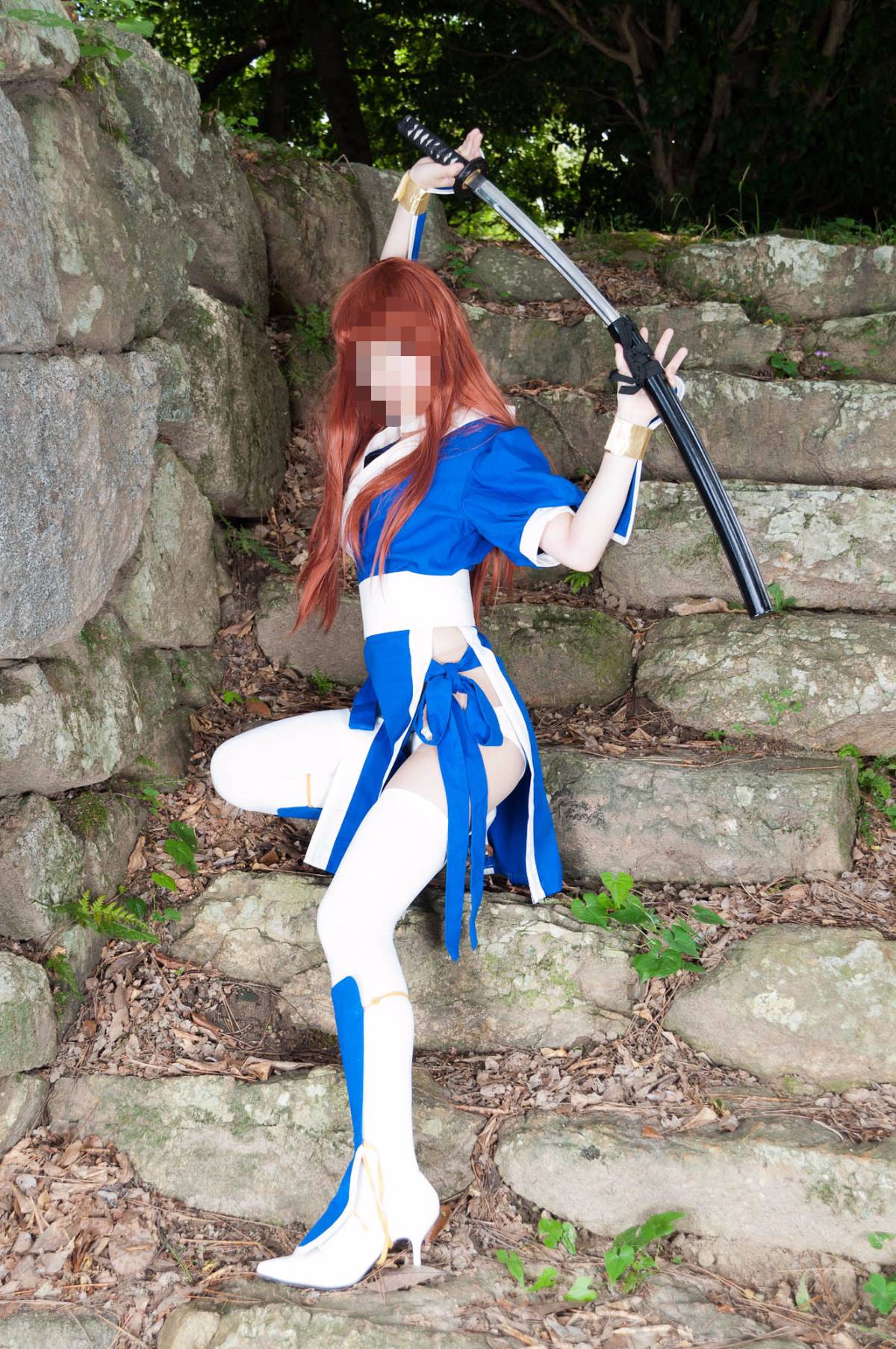 [Chết hoặc sống] màu xanh ...