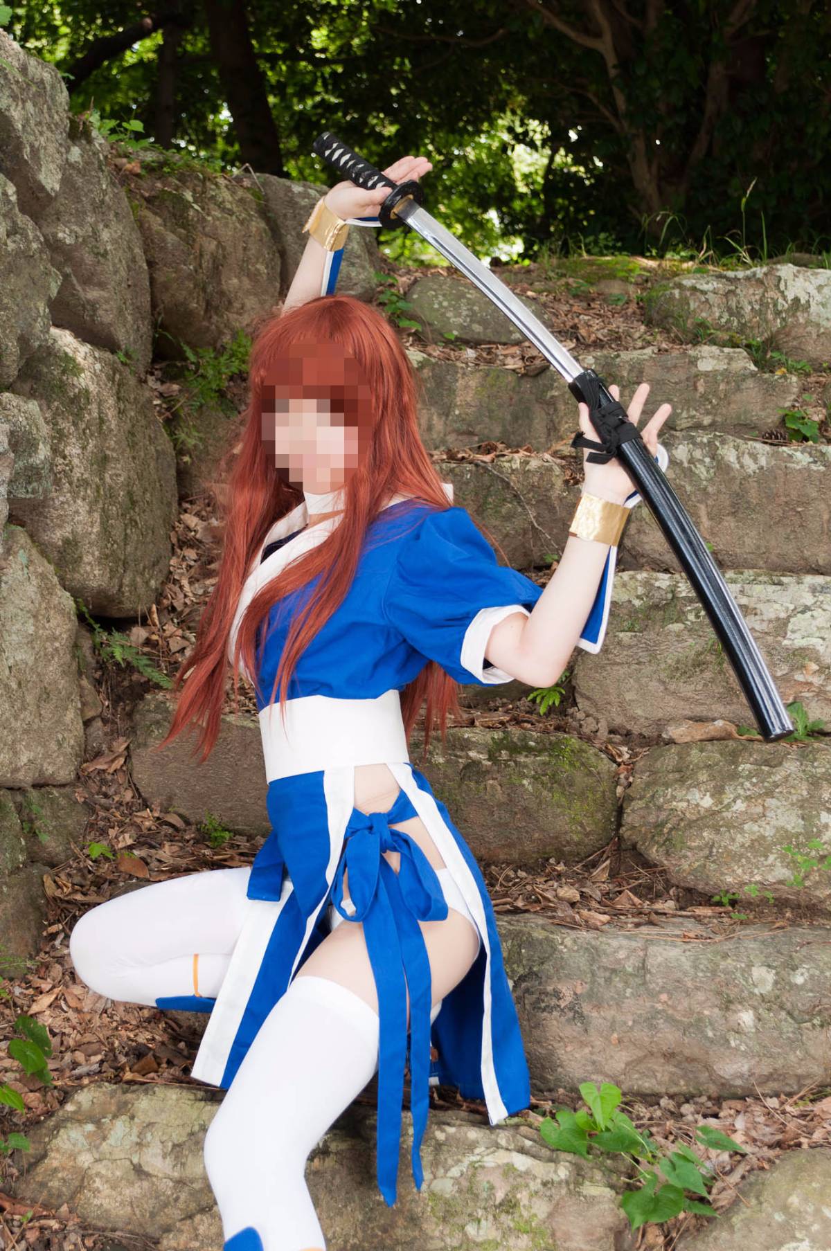 [Chết hoặc sống] màu xanh ...