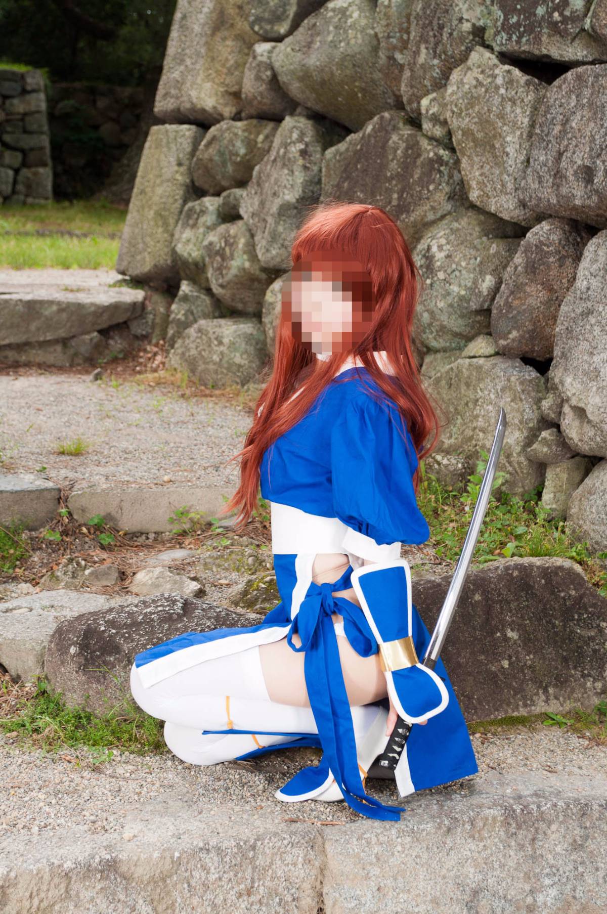 [Chết hoặc sống] màu xanh ...